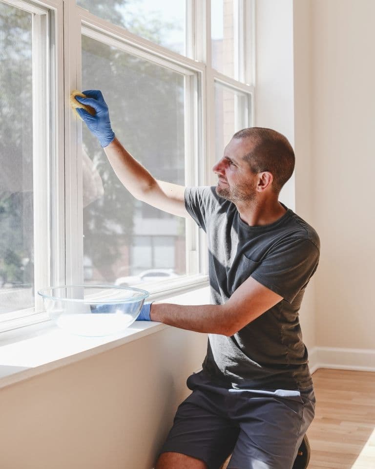 cleaning vinyl window frames